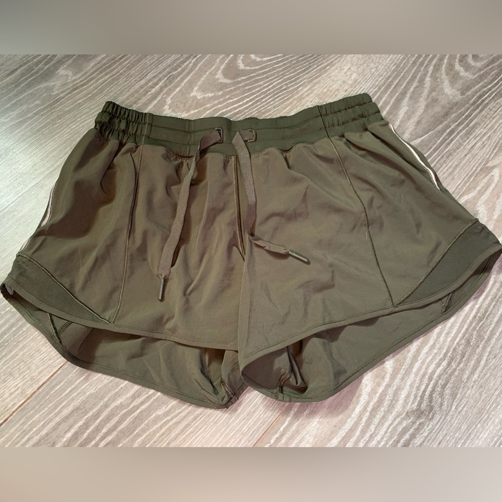 Lululemon Hotty Hot Short 4”